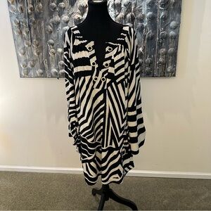 Saint Tropez West 2X Monochrome Geometric Tunic with Pockets